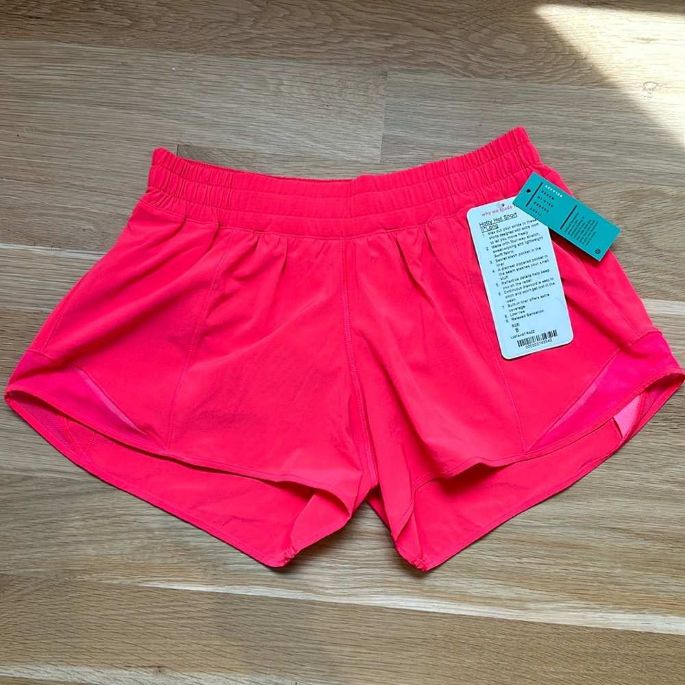 NWT Hotty Hot short, low rise 4” Razzle